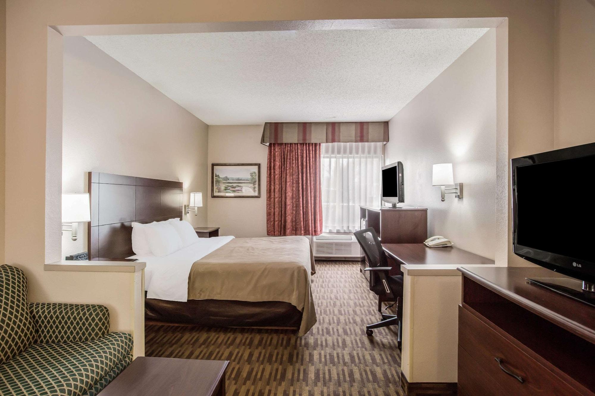 Quality Inn & Suites Lawrence - University Area Exterior foto