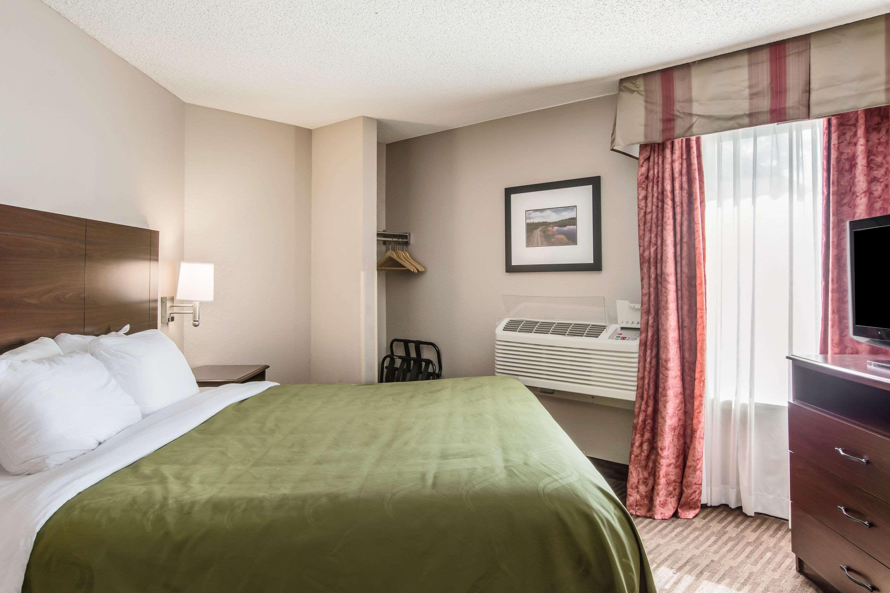 Quality Inn & Suites Lawrence - University Area Exterior foto