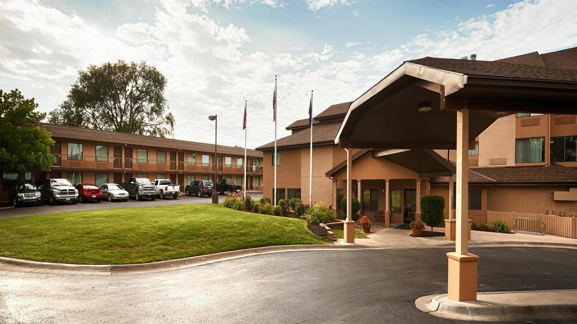 Quality Inn & Suites Lawrence - University Area Exterior foto